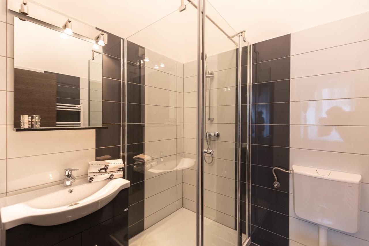 Wiky'S Apartman With 3Bathrooms 부다페스트 외부 사진