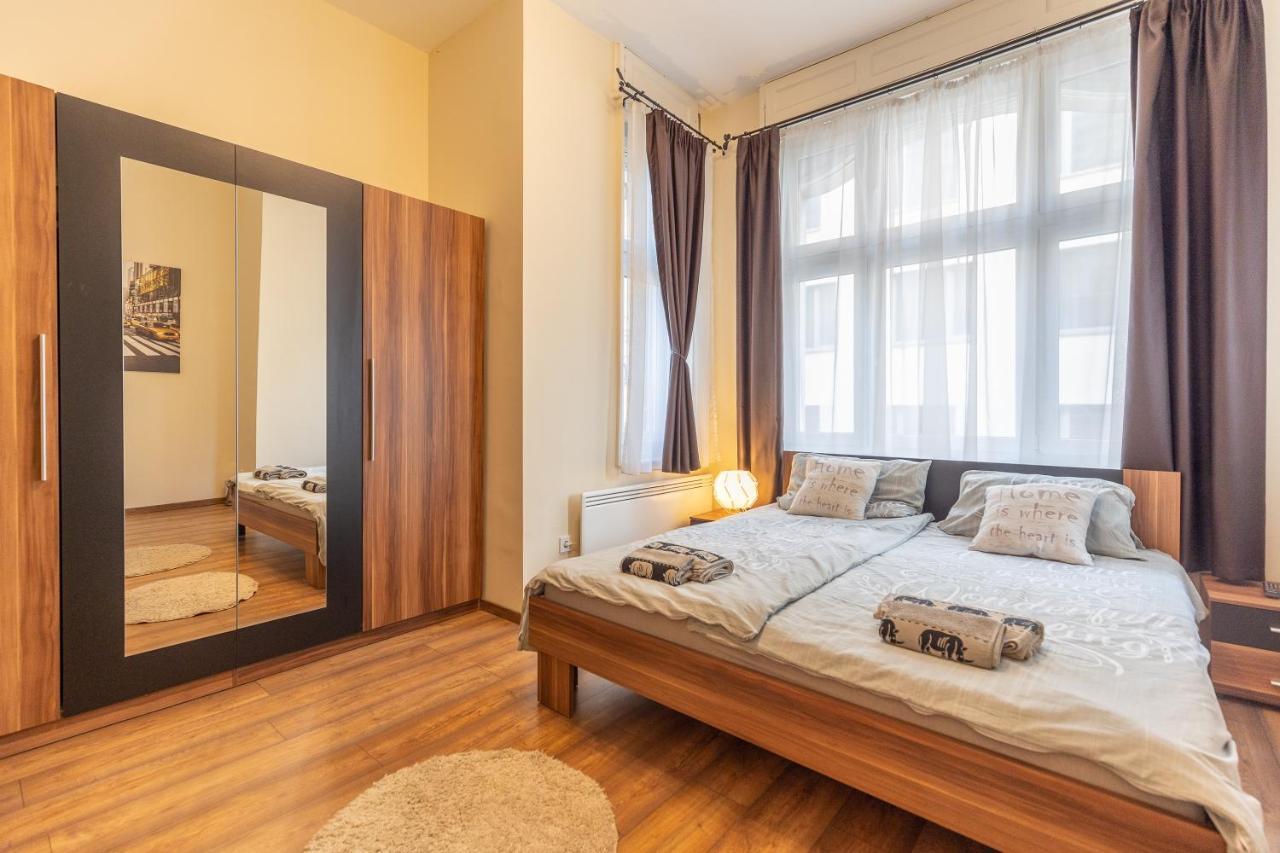 Wiky'S Apartman With 3Bathrooms 부다페스트 외부 사진