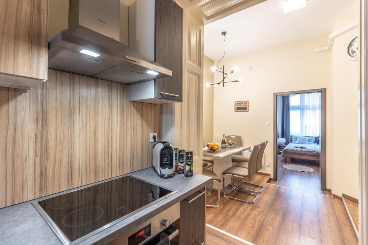 Wiky'S Apartman With 3Bathrooms 부다페스트 외부 사진